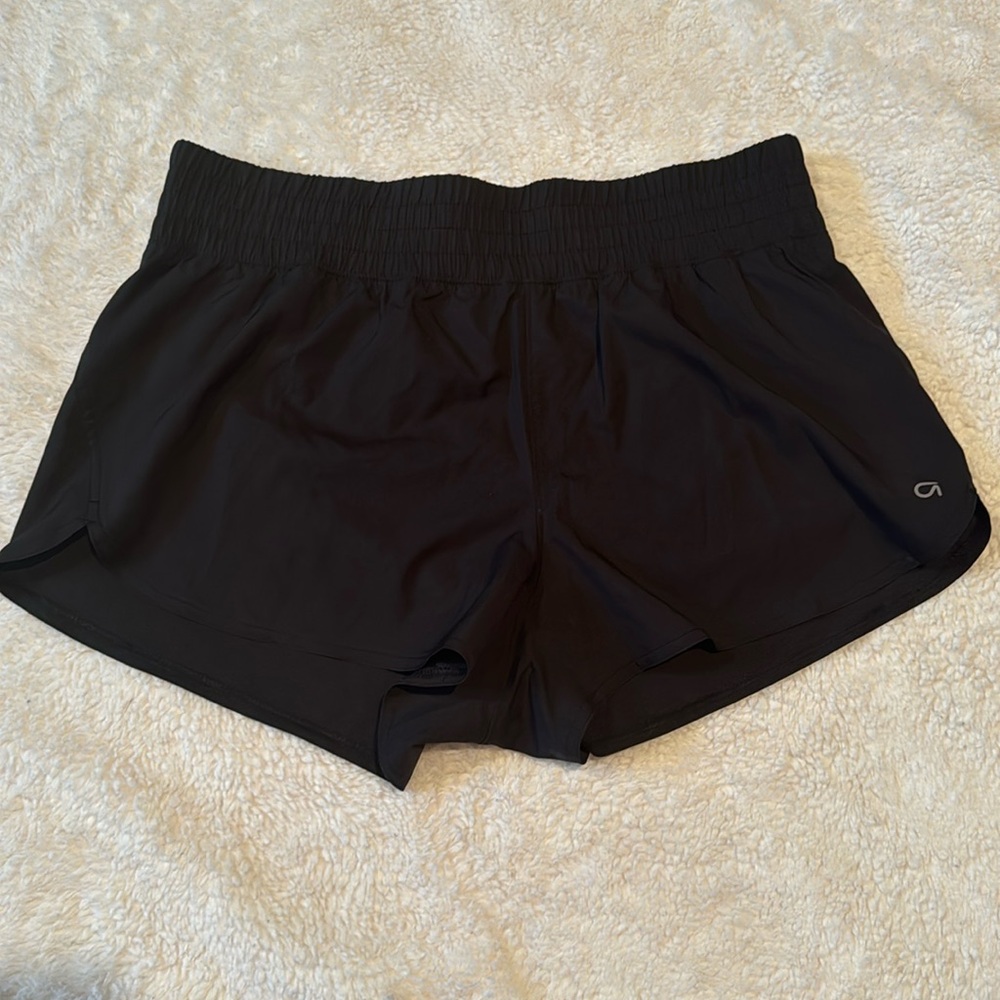 Gap Fit dolphin running shorts